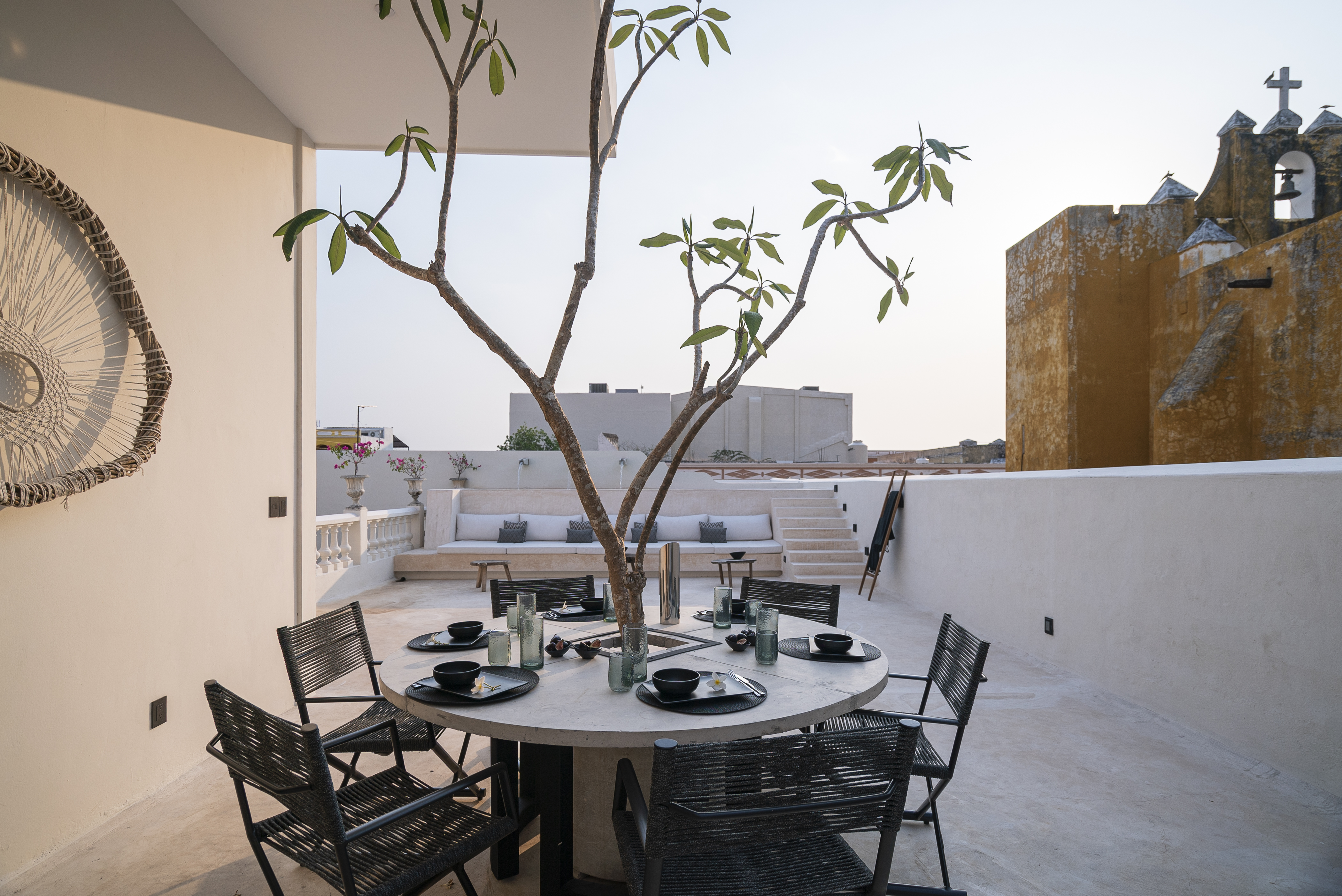 Casa Japa — patio interior con arcos coloniales — Casonas MX, Campeche