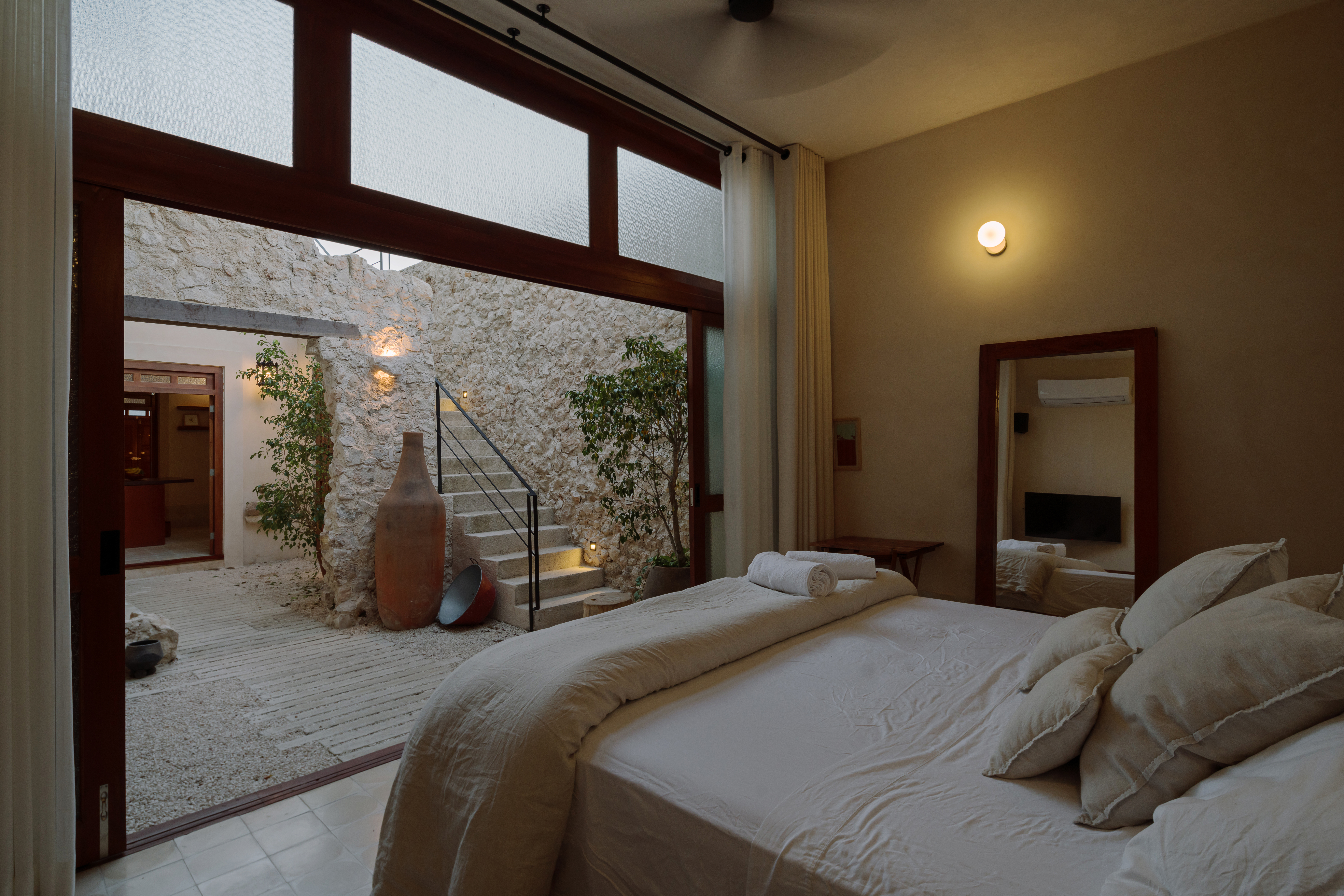 Casa Muralla — fachada junto a la muralla original — Casonas MX, Campeche