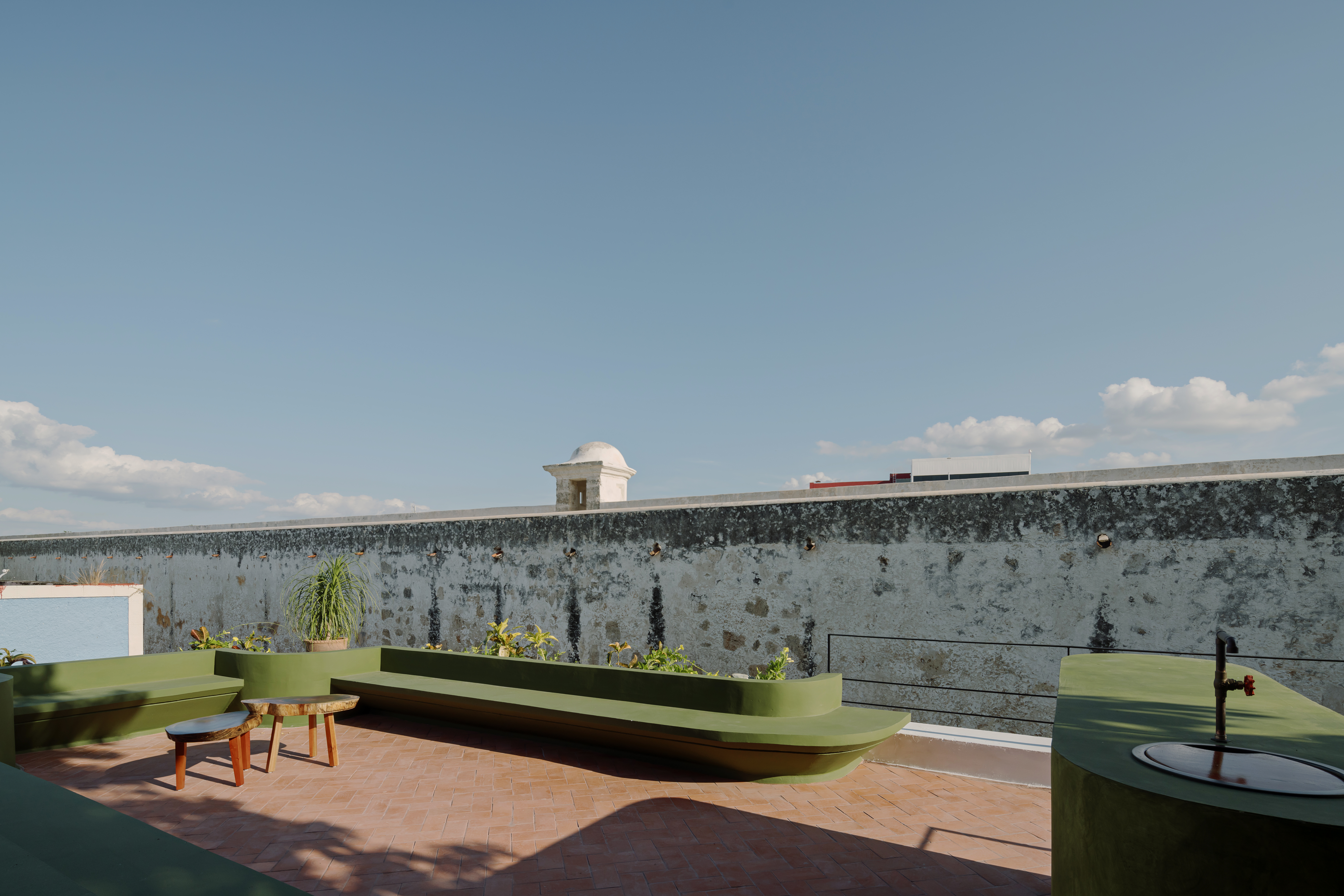 Recámara con luz de tarde — Casa Muralla, Casonas MX, Campeche